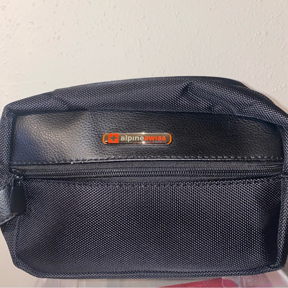 Alpine Swiss Men’s toiletry bag